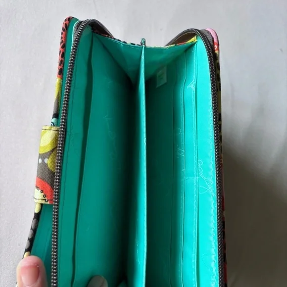 ⭐️⭐️⭐️Vera Bradley Paisley Glenna Floral Clutch Wallet Bag Purse COTTAGE EUC - Picture 8 of 10